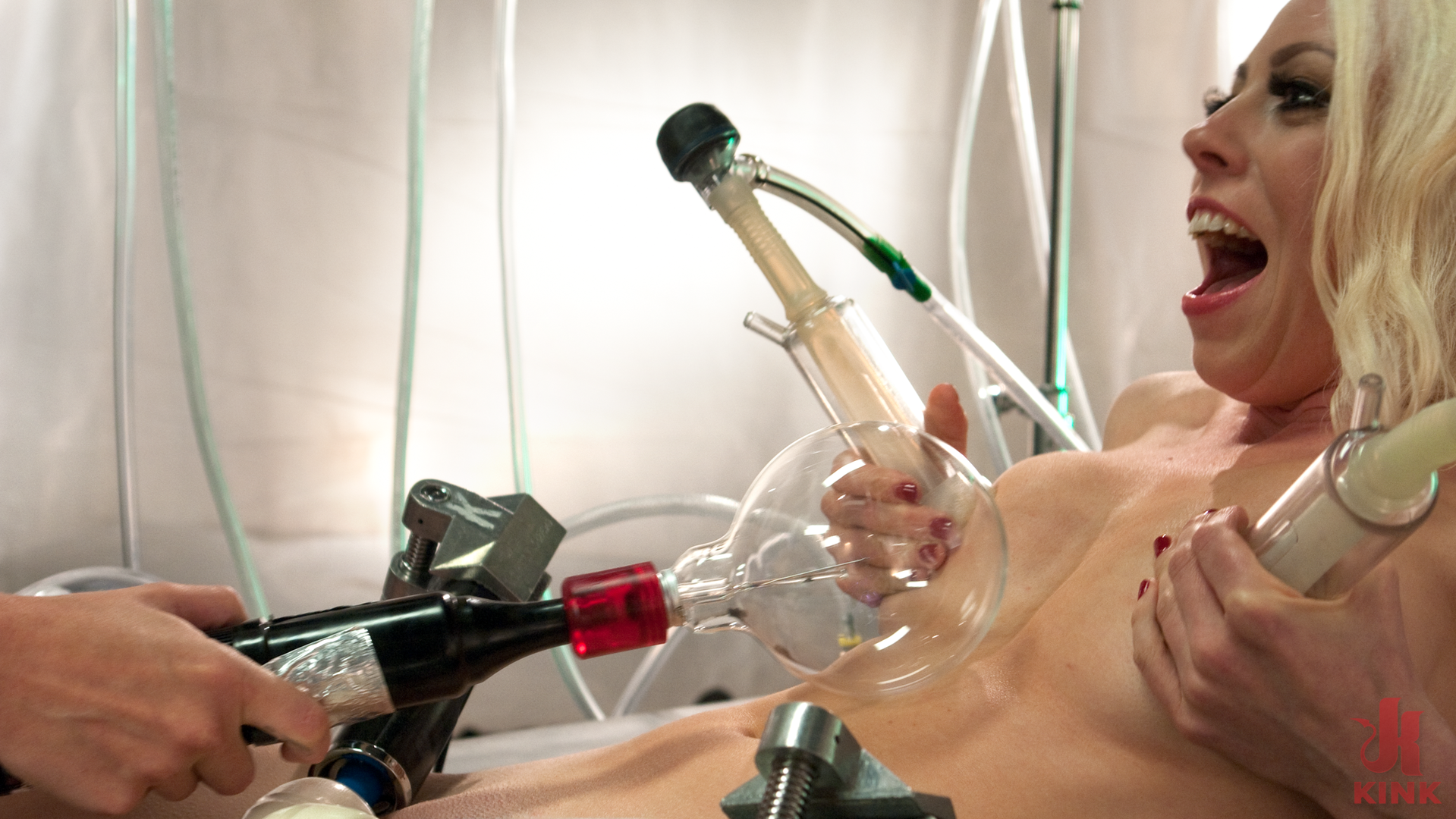 Photo number 26 from Barbarella: A Kinky Parody starring Lorelei Lee shot for Kink Classics on Kink.com. Featuring Lorelei Lee in hardcore BDSM & Fetish porn.