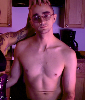 Reid Castle BDSM - Brunet