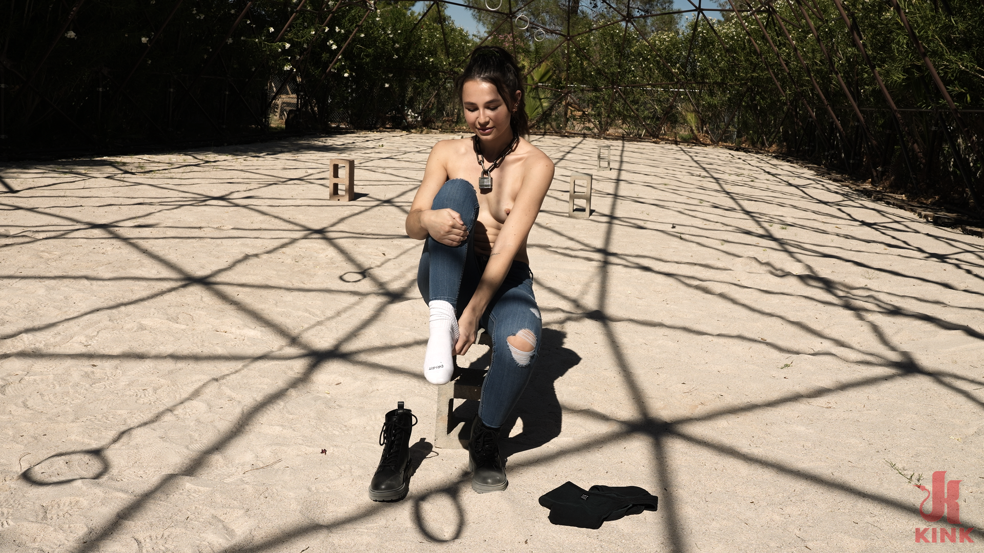 Photo number 3 from School Of Submission: Liz Jordan - Day 3 shot for Kink Features on Kink.com. Featuring Liz Jordan and The Pope in hardcore BDSM & Fetish porn.