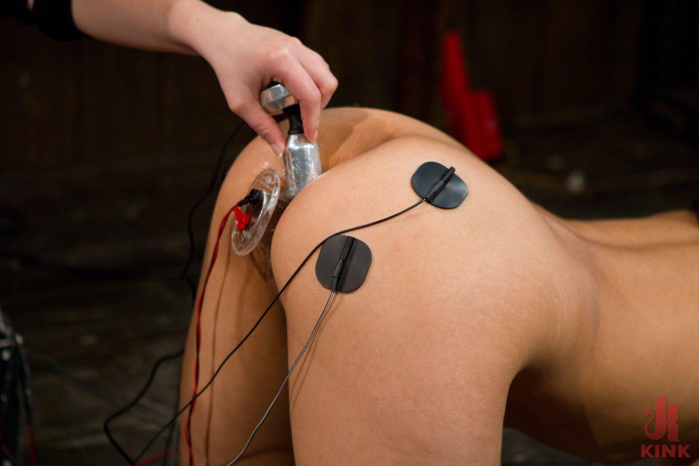 Photo number 3 from Non-stop Electro-Fem-Fucking! shot for Electrosluts on Kink.com. Featuring Beretta James, Annika, Aiden Starr and Gia DiMarco in hardcore BDSM & Fetish porn.