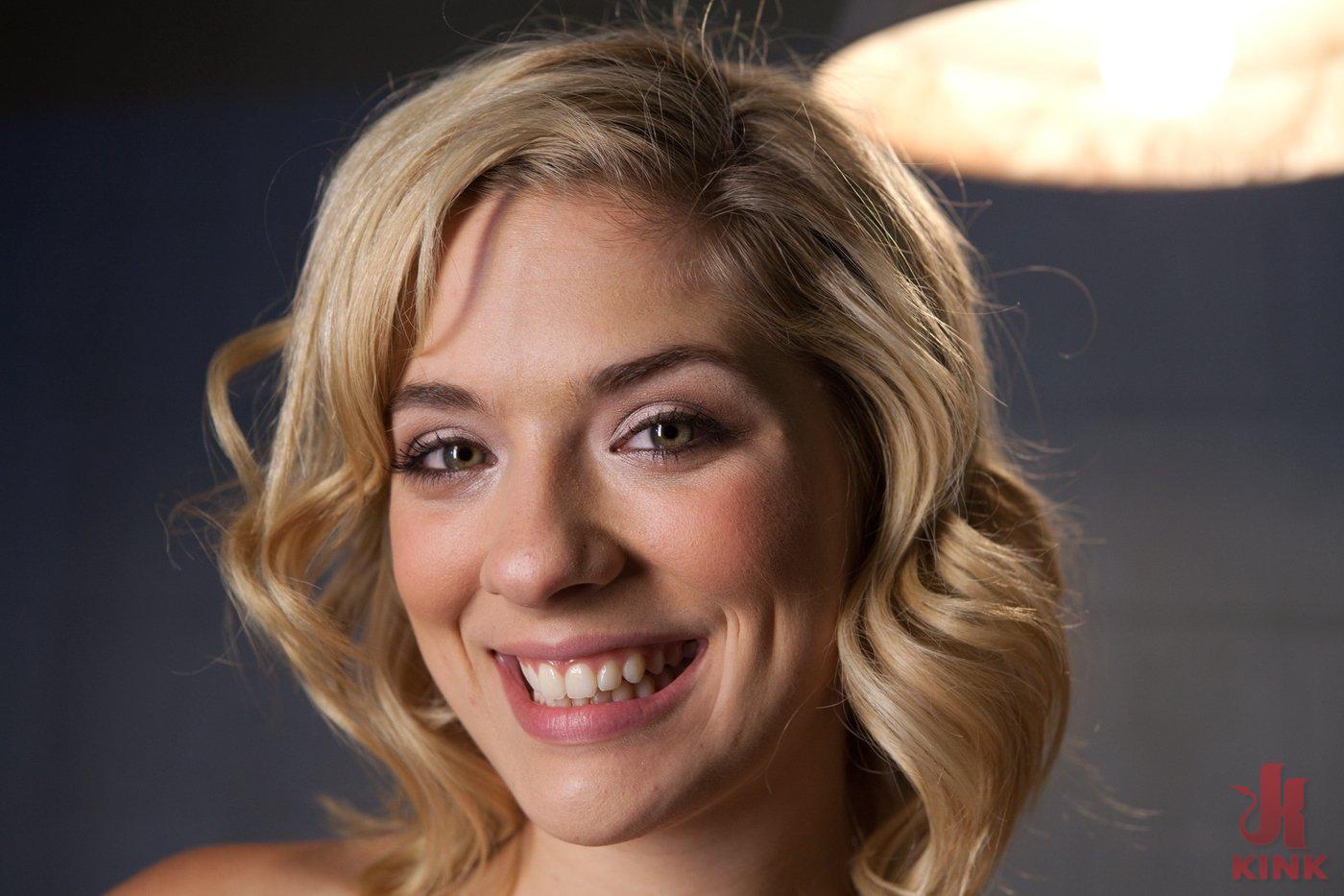 Photo number 0 from Lorelei Lee mops the floor with her plaything while the crowd applauds shot for Public Disgrace on Kink.com. Featuring Lia Lor, James Deen and Lorelei Lee in hardcore BDSM & Fetish porn.