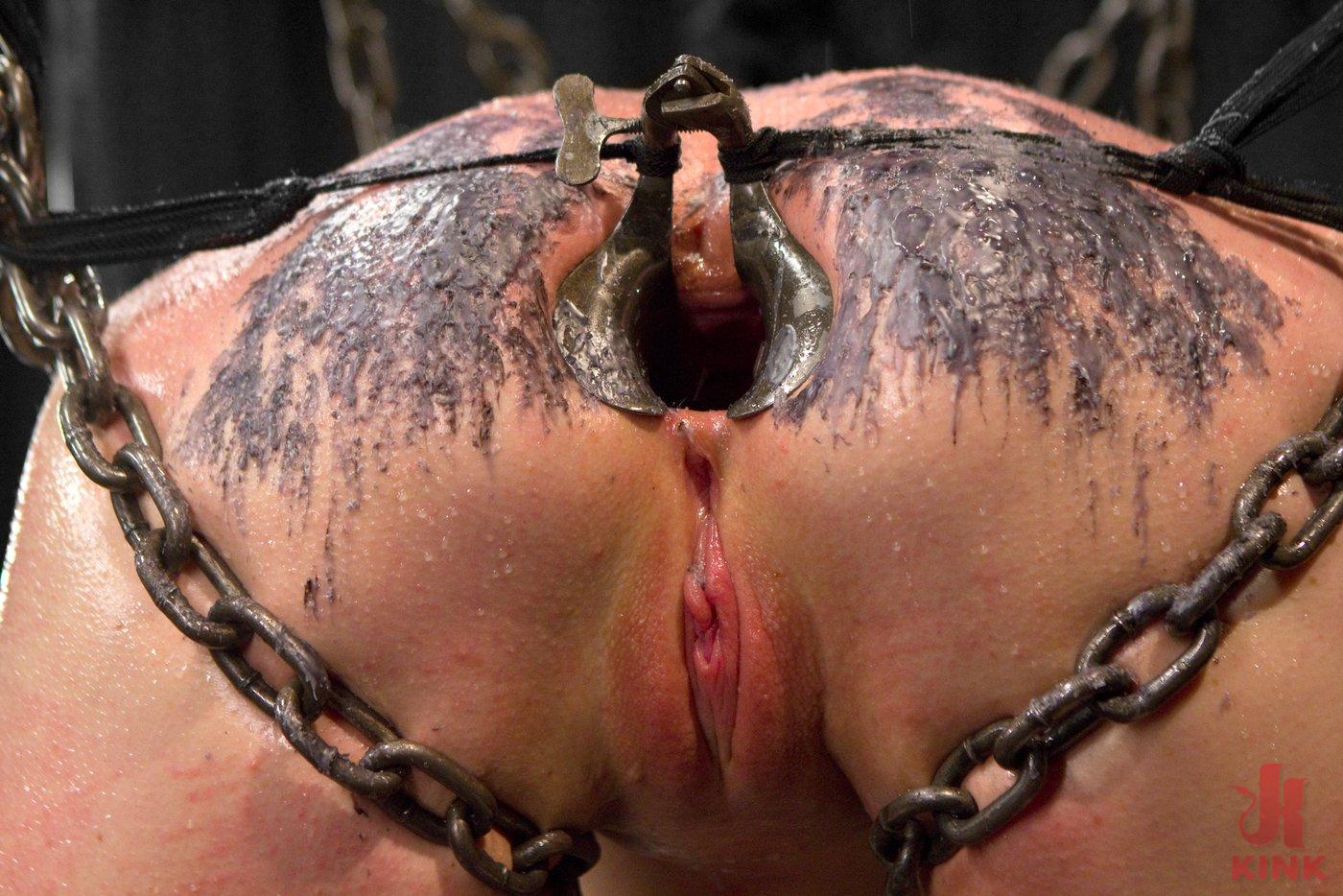 Photo number 11 from Siouxsie Q vs Claire Adams shot for Device Bondage on Kink.com. Featuring Siouxsie Q in hardcore BDSM & Fetish porn.