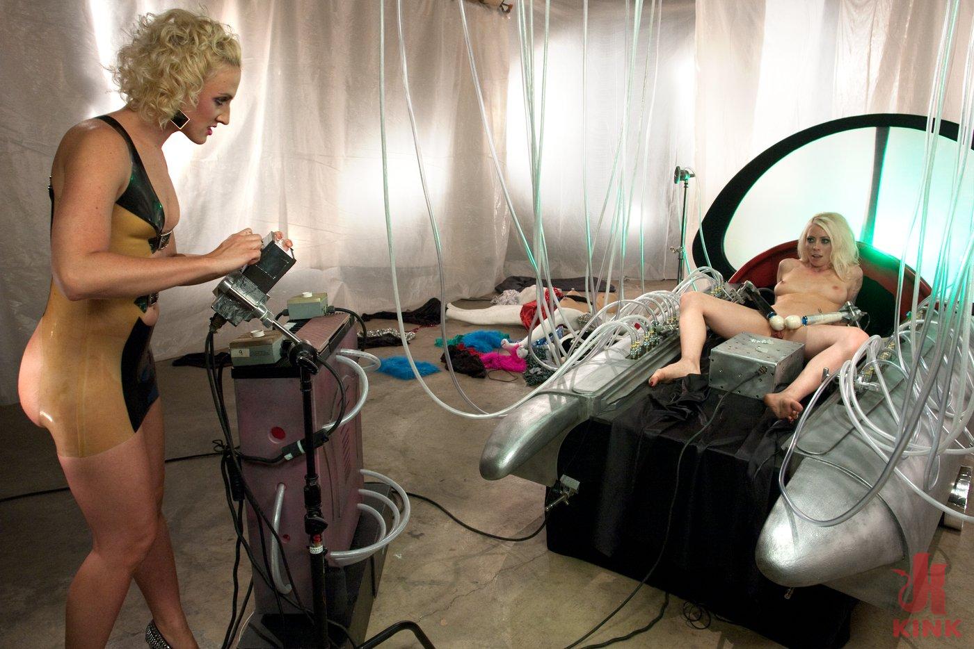 Photo number 4 from THE LONG AWAITED ORGASMATRON SHOOT - BARBARELLA PARODY FEATURE shot for Fucking Machines on Kink.com. Featuring Lorelei Lee and Dylan Ryan in hardcore BDSM & Fetish porn.