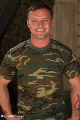 Sergeant Miles BDSM - Brunet