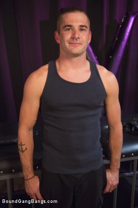 Nathan Bronson BDSM - Brunet