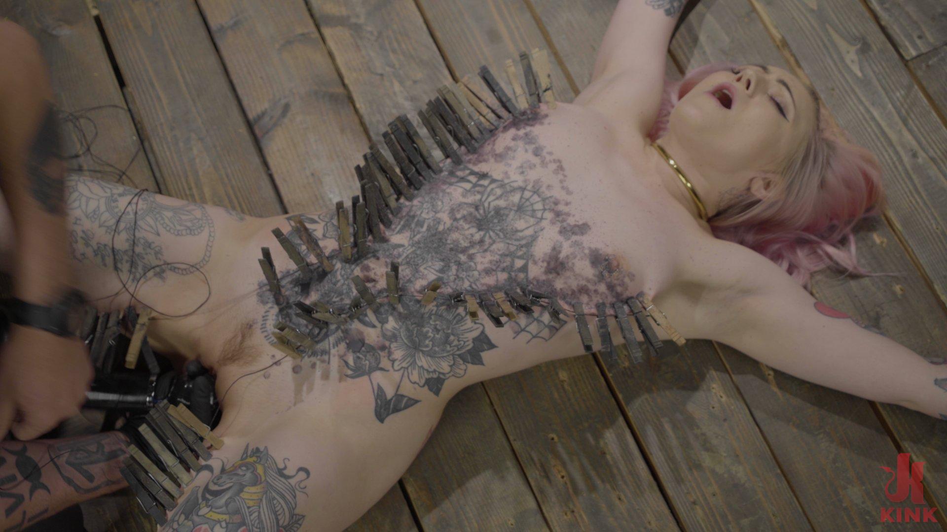 Photo number 16 from Baby Sid Enjoys the Accommodations shot for Device Bondage on Kink.com. Featuring Baby Sid and The Pope in hardcore BDSM & Fetish porn.