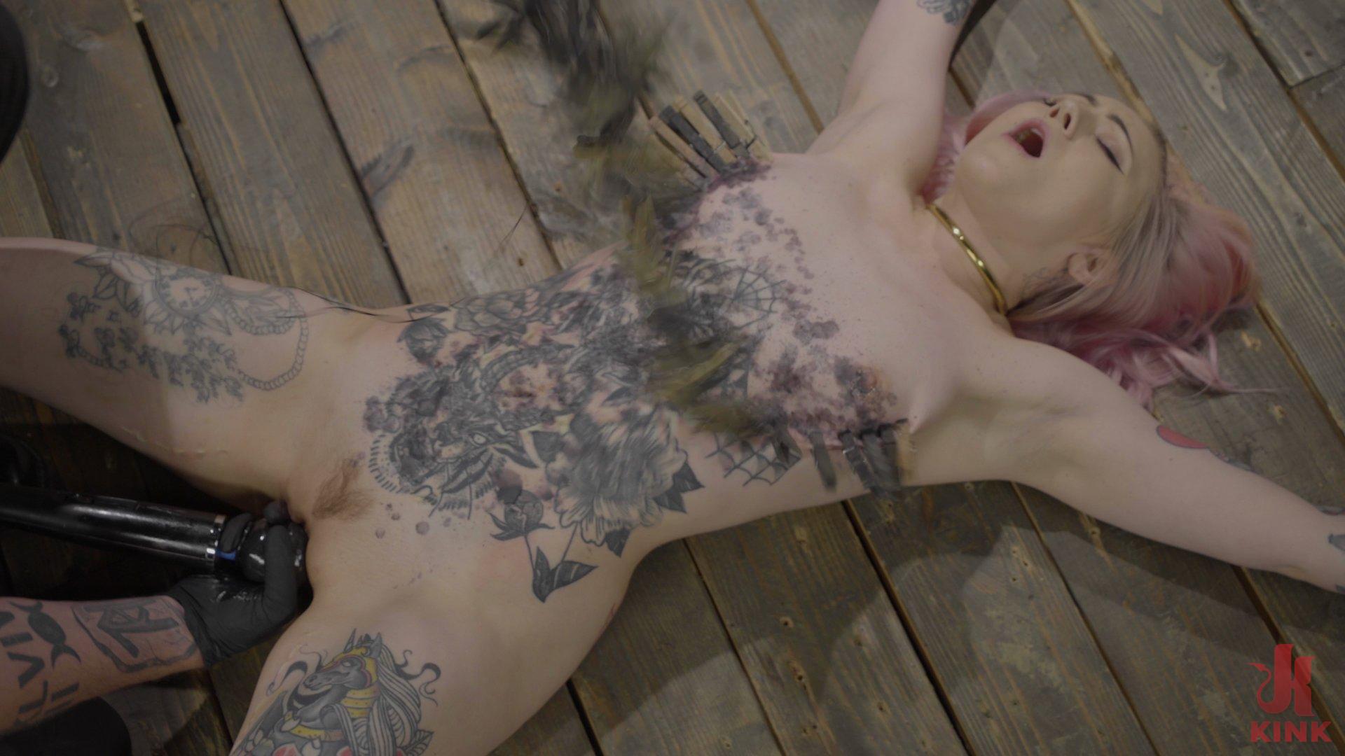 Photo number 17 from Baby Sid Enjoys the Accommodations shot for Device Bondage on Kink.com. Featuring Baby Sid and The Pope in hardcore BDSM & Fetish porn.