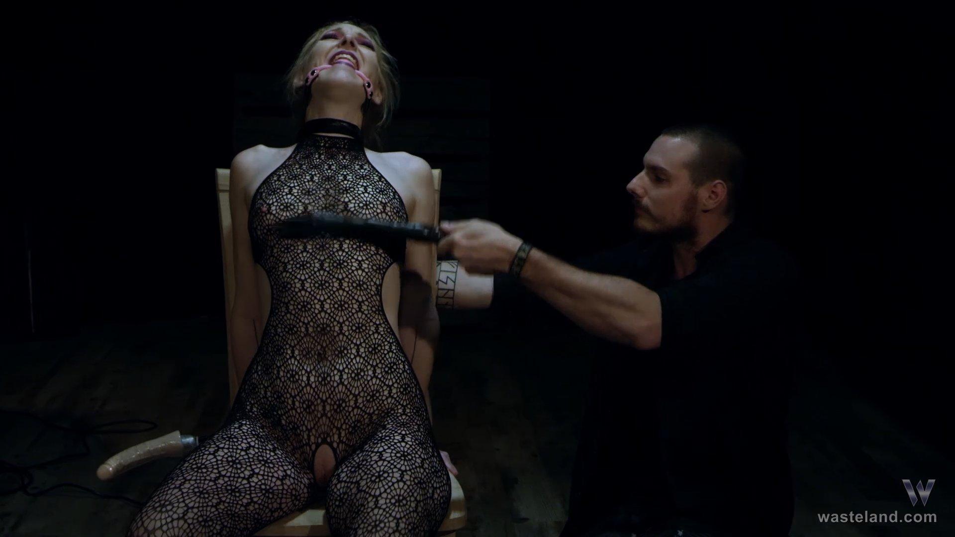 Photo number 4 from Delirious Hunter - Late AGAIN! shot for Wasteland on Kink.com. Featuring Delirious Hunter and Joeydotrawr in hardcore BDSM & Fetish porn.