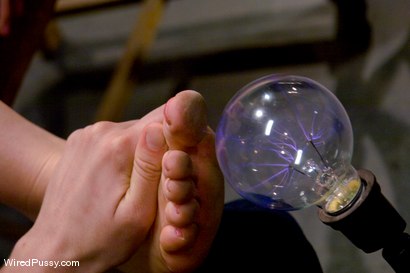 Photo number 6 from Electrical Demo Part 1: The Violet Wand shot for Wired Pussy on Kink.com. Featuring Lorelei Lee in hardcore BDSM & Fetish porn.
